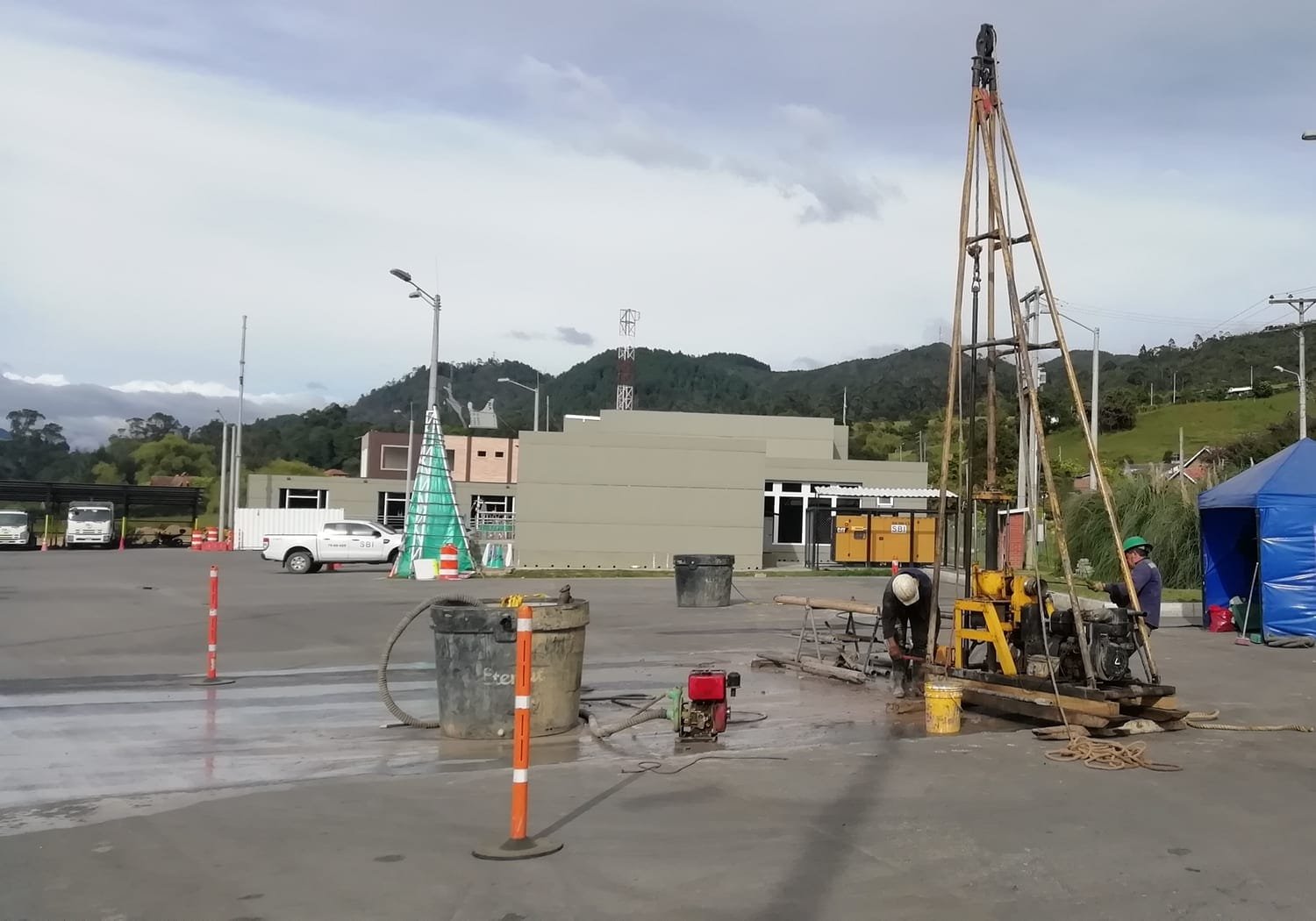 Perforación mecánica en la Perimetral Oriental de Bogotá