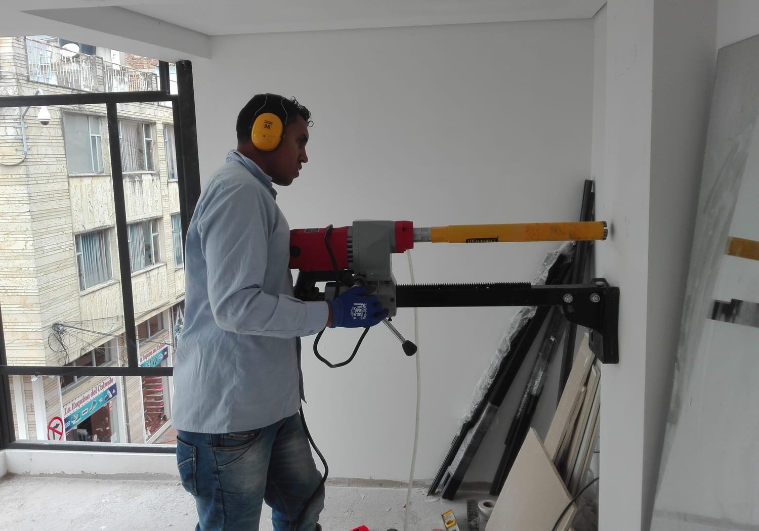 Extracción de núcleo de concreto para verificación de resistencia in situ